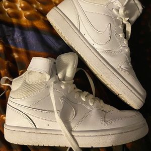 Nike kids grade school court borough shoes size 4y